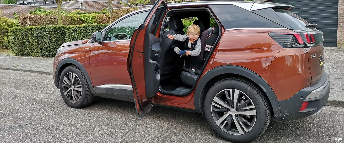 peugeot 3008 familycar 1