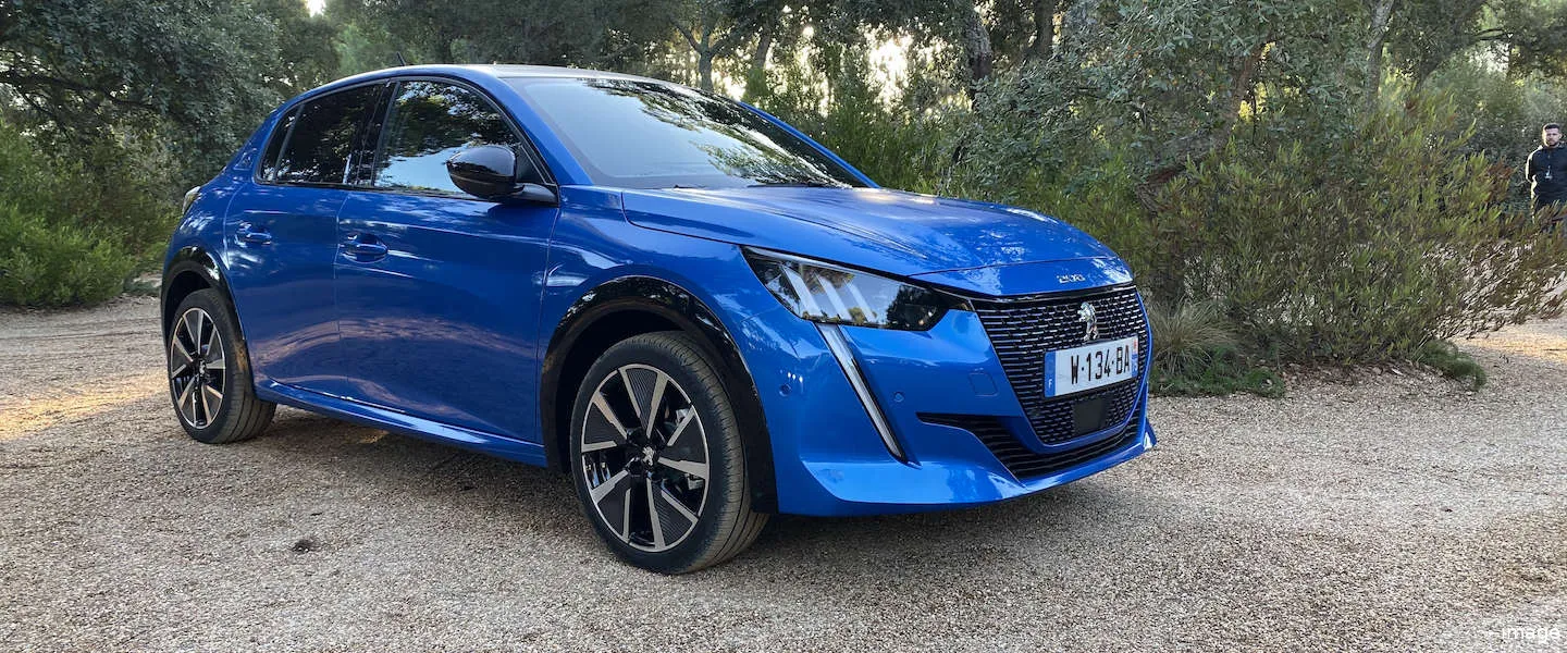 peugeot e208 ev 01
