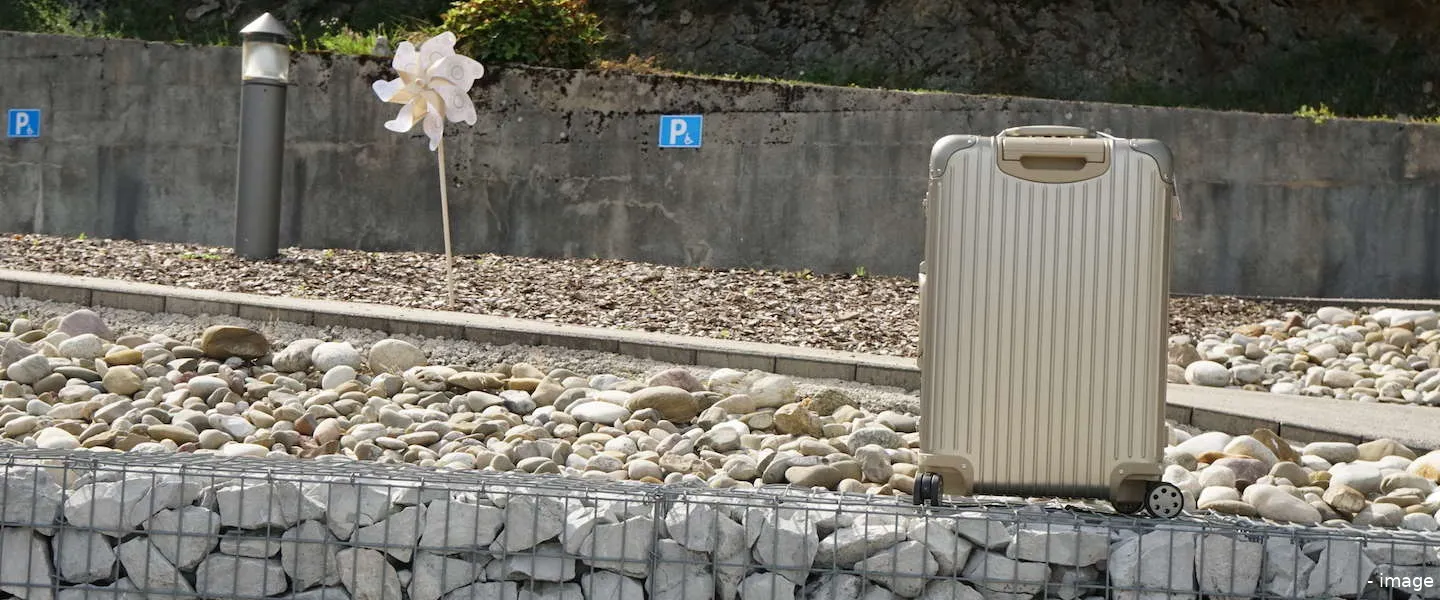 rimowa koffer header