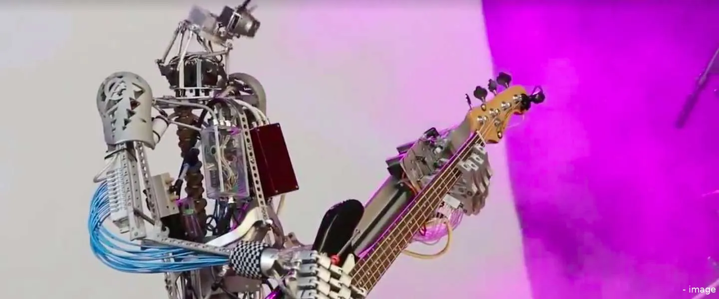 robot band iron man