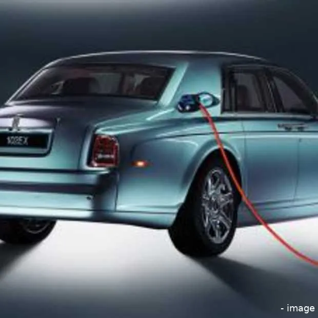 rolls royce presenteert luxueus elektris