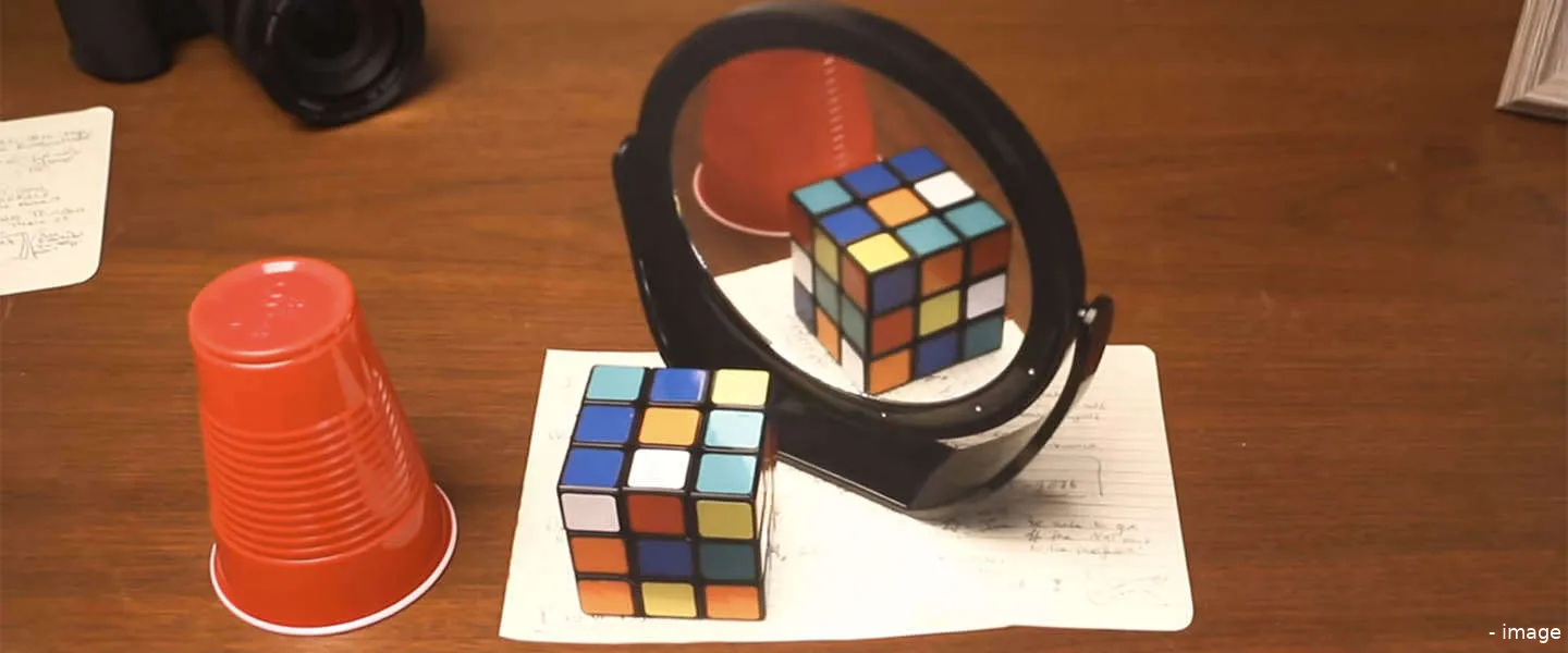 rubiks cube optical illusion