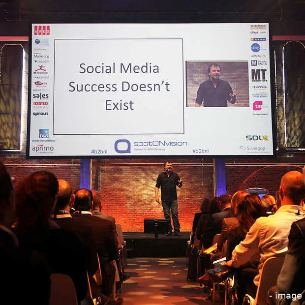 sales en marketing stappen samen in het