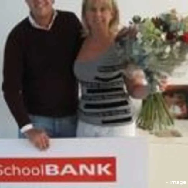 schoolbank naar 4 miljoen leden