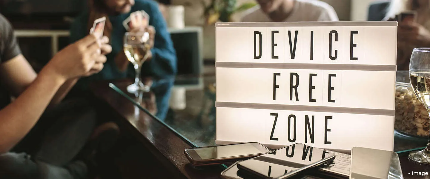 smartphone social detox