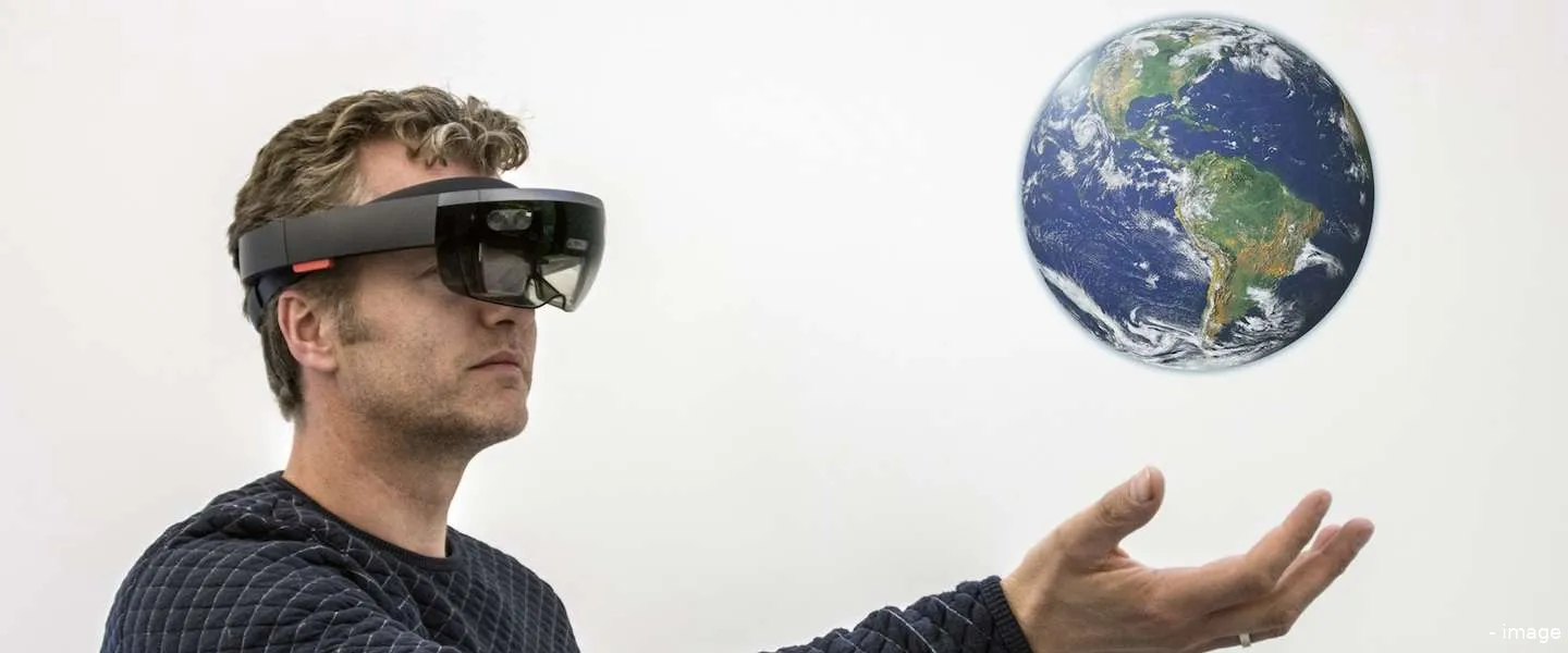 snakeware micrsoft hololens