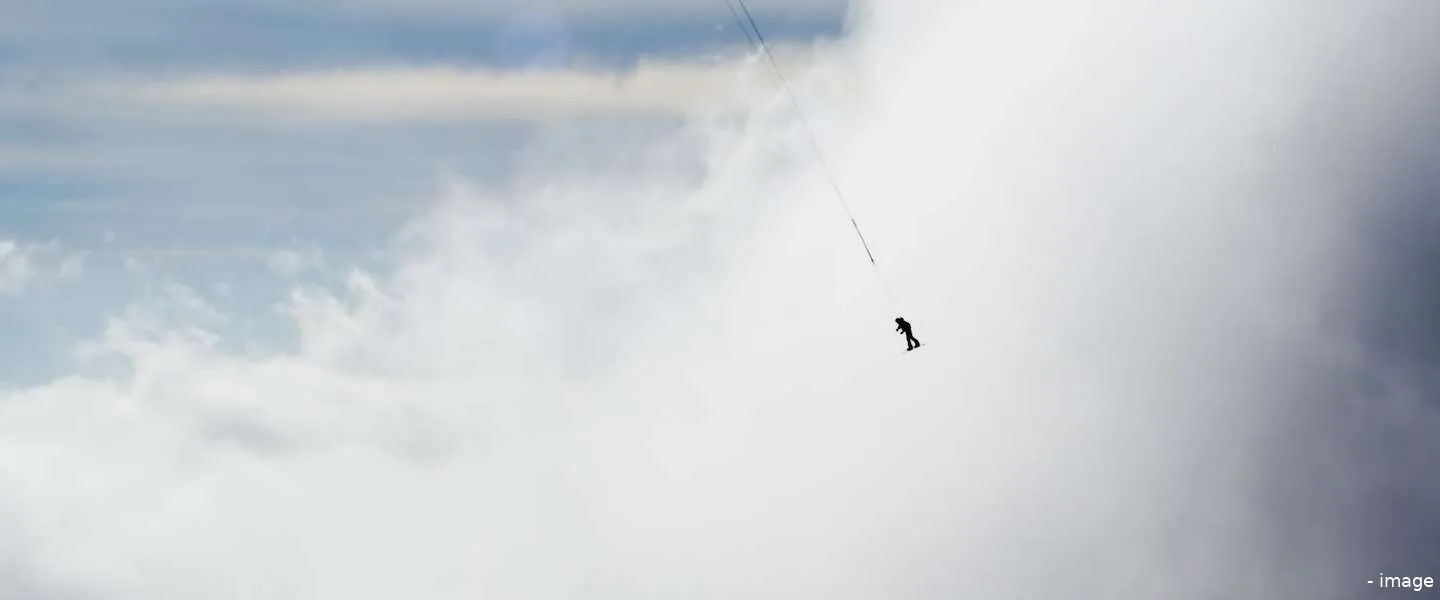 snowboarden in de wolken