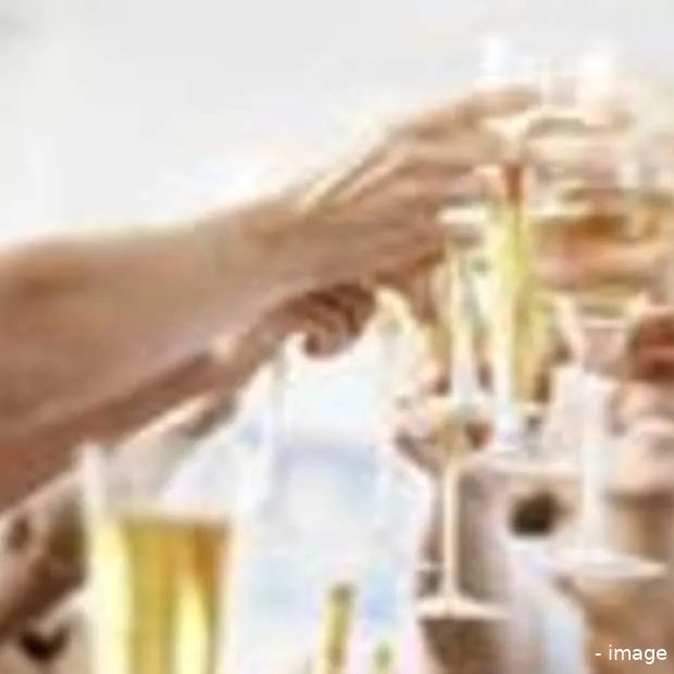 studenten braaf tijdens de kerstborrel