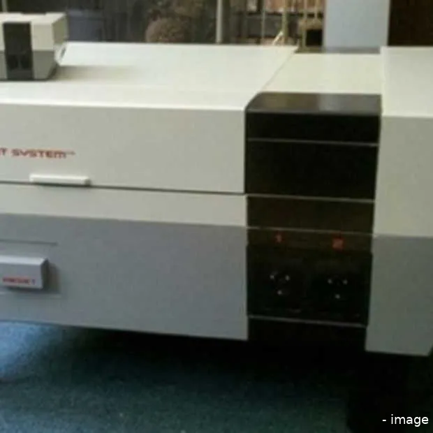 supersize nes doet dienst als tafel en c