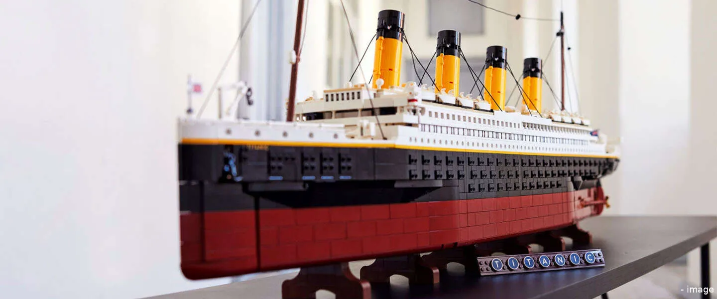 titanic lego