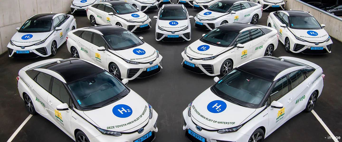 toyota mirai 35 taxis