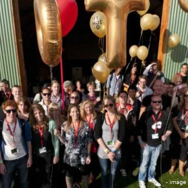 virtueel platform hot100 presenteert de