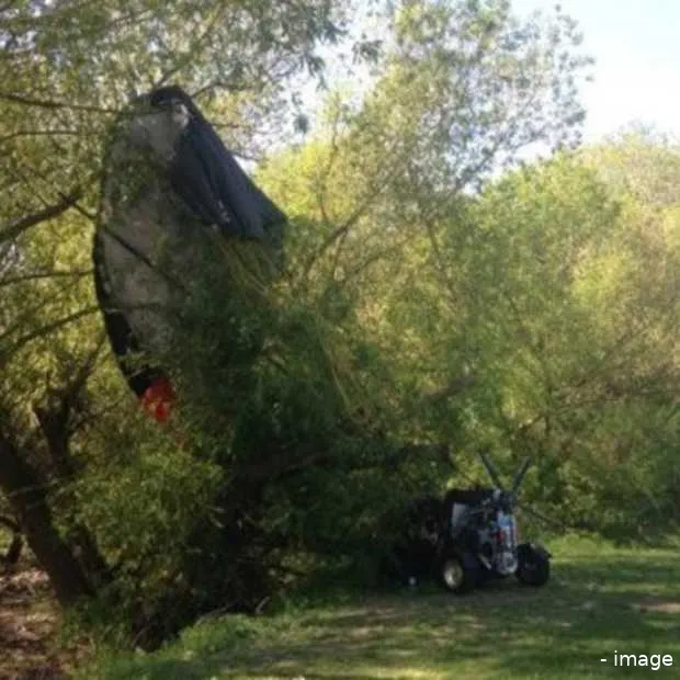 vliegende auto crasht vlakbij een canade