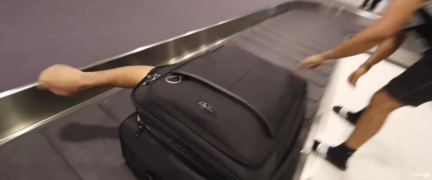 vlogger faket vliegreis koffer