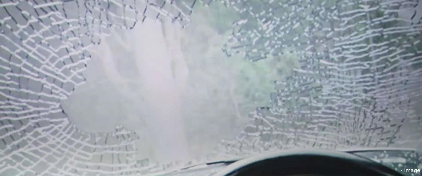 volkswagen eyes on road cinema stunt 1440