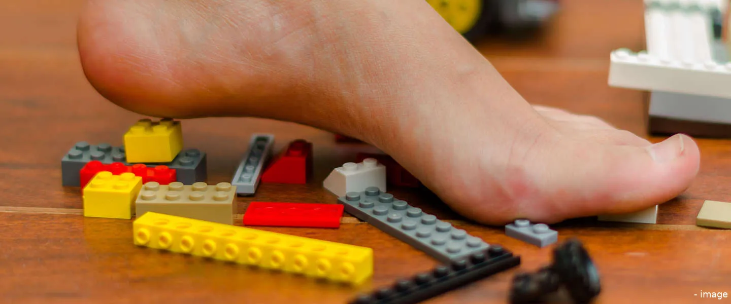 waarom is lego zo pijnlijk