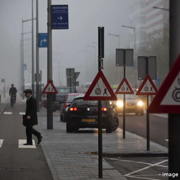 waarschuwingsborden voor fraude met inte
