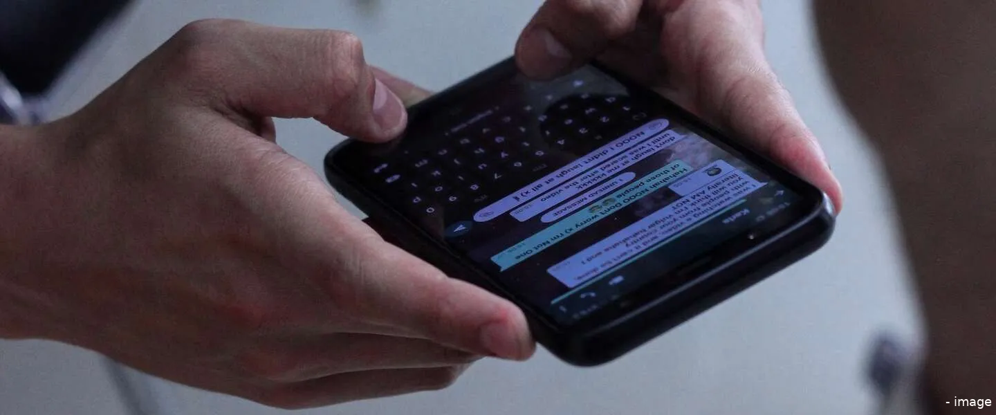 whatsapp header 11 7