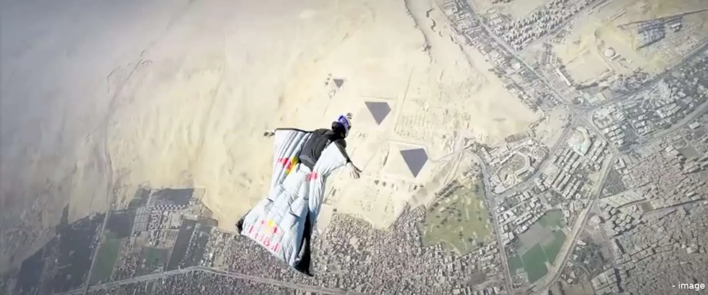 wingsuit piramiden giseh