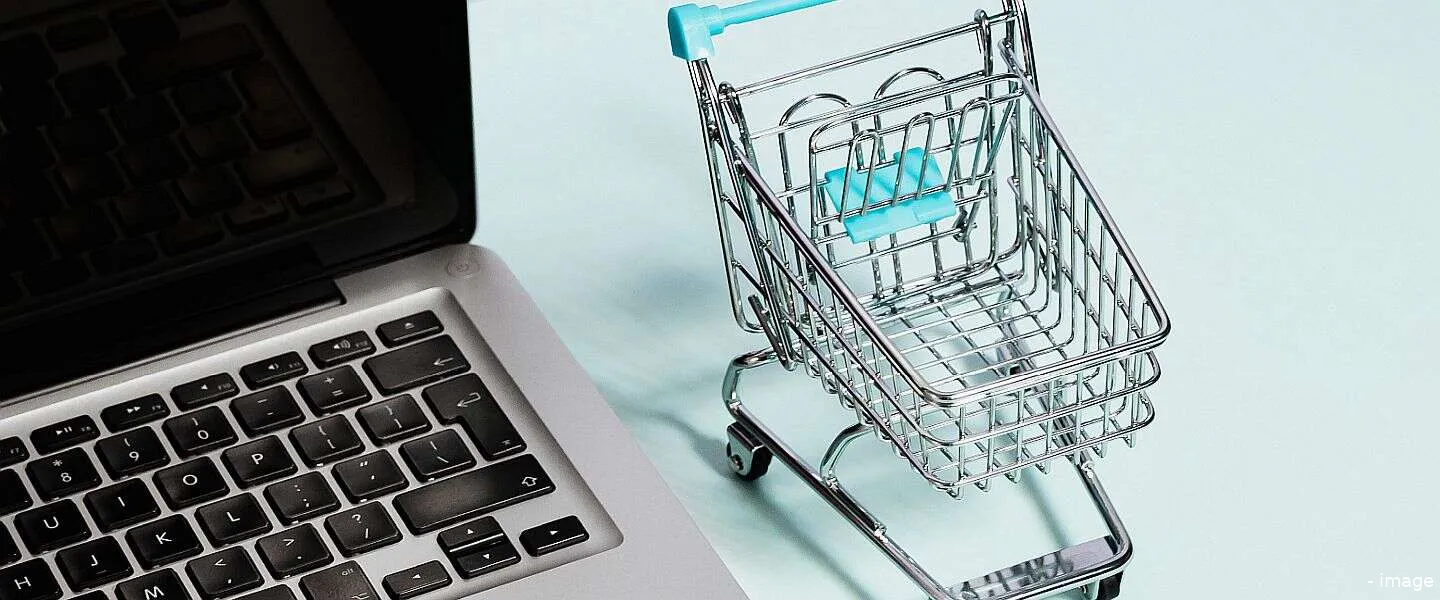 winkelwagen en computer