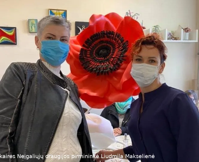 1alytaus rajono neigaliuju organizacijos teikia pagalba ir organizuoja ivairias veiklas neigaliesiems nuotr is kaires neigaliuju draugijos pirmininke liudmila makseliene