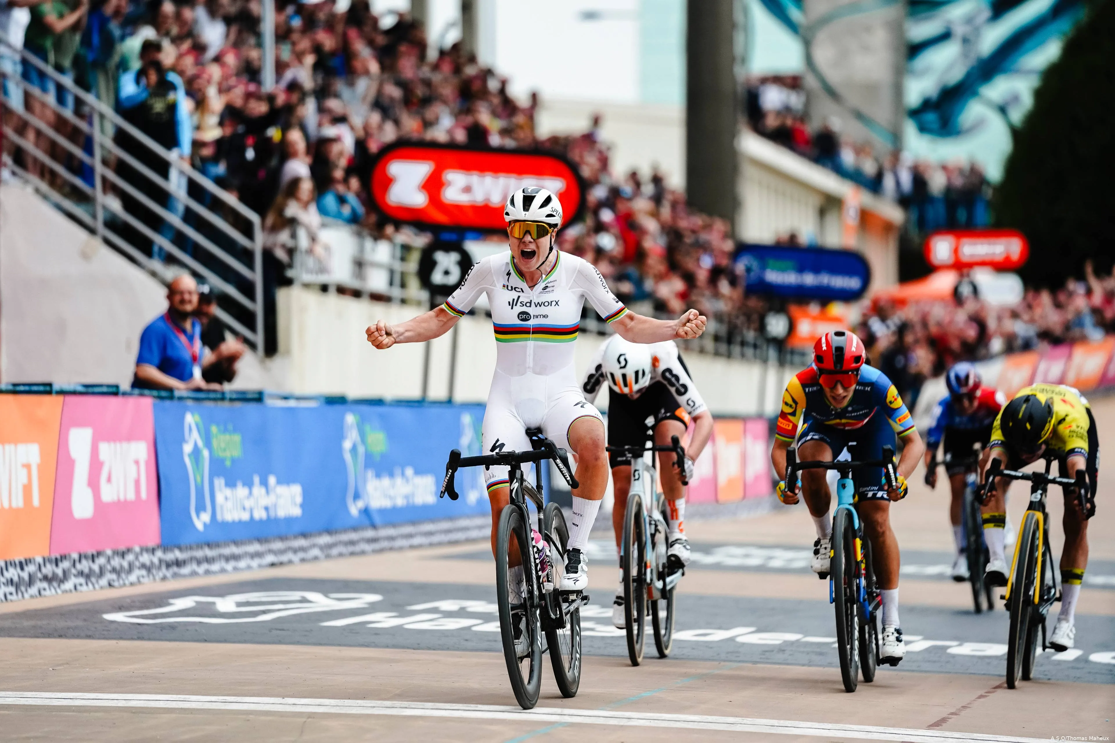 lotte kopecky elisa balsamo roubaix