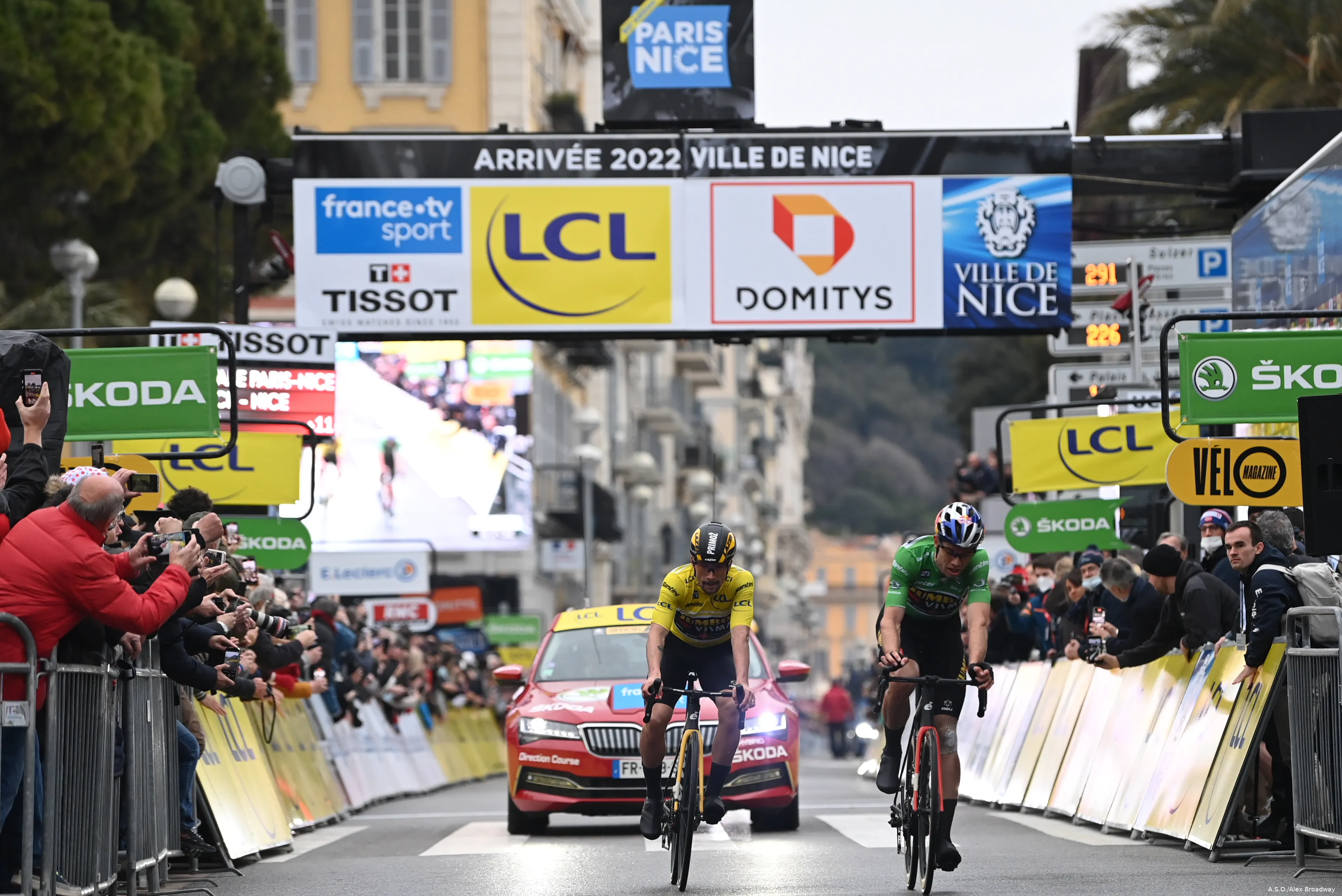 Roglic Van Aert ASO/Alex Broadway