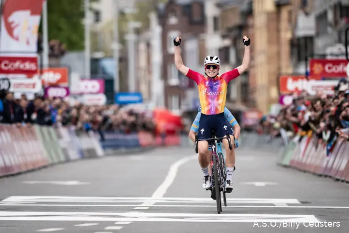 Last year Vollering won the sprint against Longo Borghini