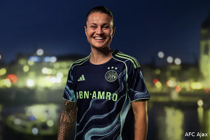 Ook de Ajax Vrouwen spelen komend seizoen hun uitduels in dit nieuwe uittenue.