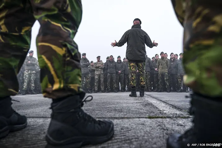 ollongren 50 tot 100 militairen voor eu trainingsmissie oekraine