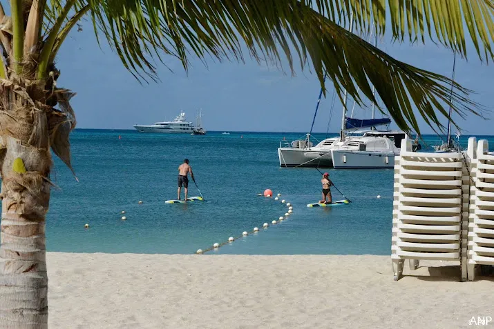 besmettingen stijgen op sint maarten nachtleven eerder dicht