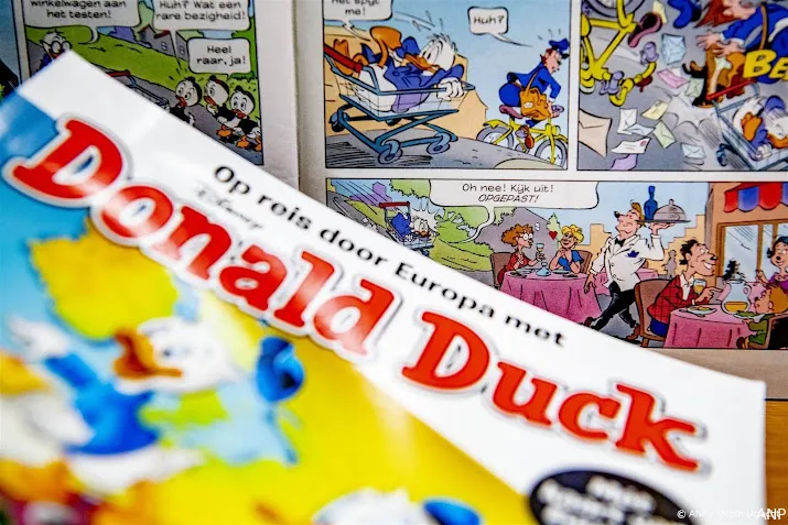 90 jarige donald duck krijgt eigen postzegel