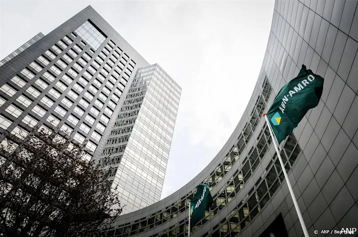 aandacht voor abn amro op damrak na adviesverlaging