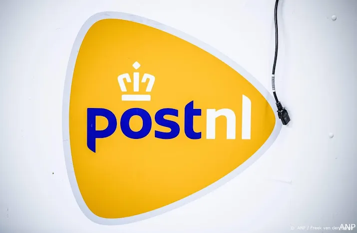 aandacht voor postnl op damrak door stakingsdreiging