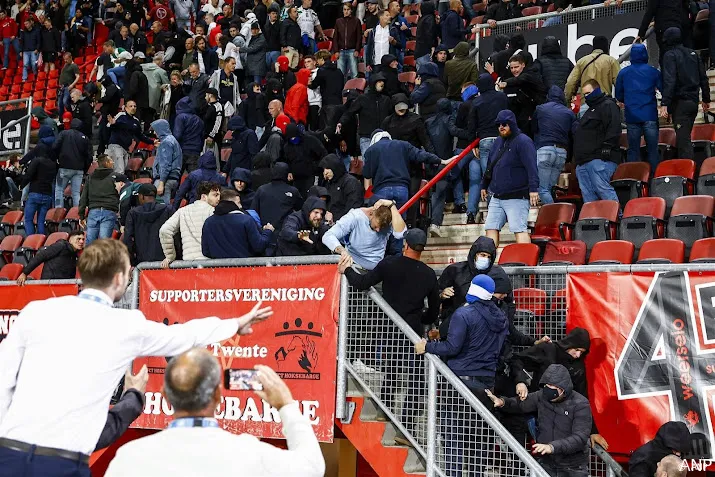 acht mannen aangehouden voor rellen na fc twente hammarby if