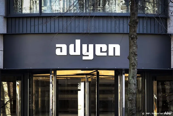 adyen opnieuw hard omlaag op terughoudend damrak