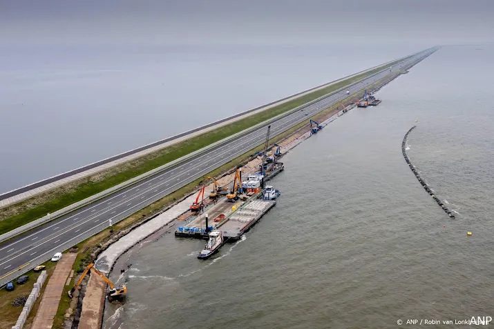 afsluitdijk en nieuwe zeesluis terneuzen open bij dag van de bouw