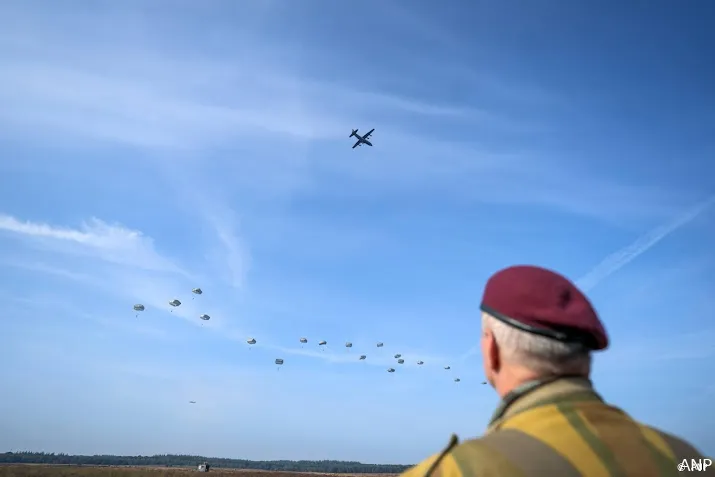 arnhem herdenkt slag om arnhem en operatie market garden