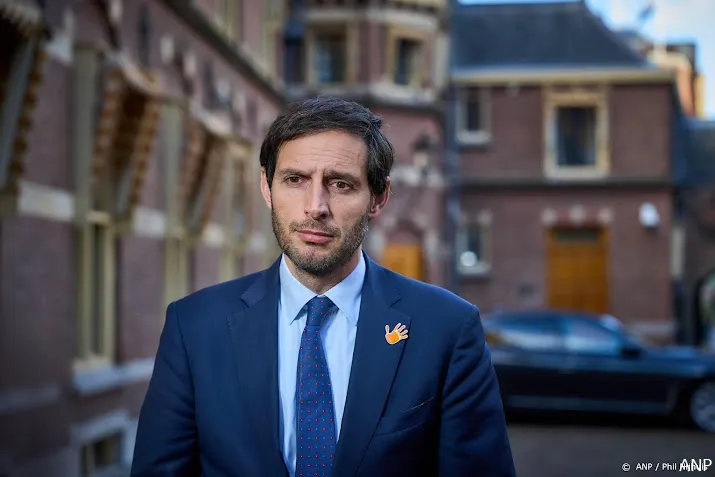 bakoe ontbiedt nederlandse ambassadeur om uitspraken hoekstra