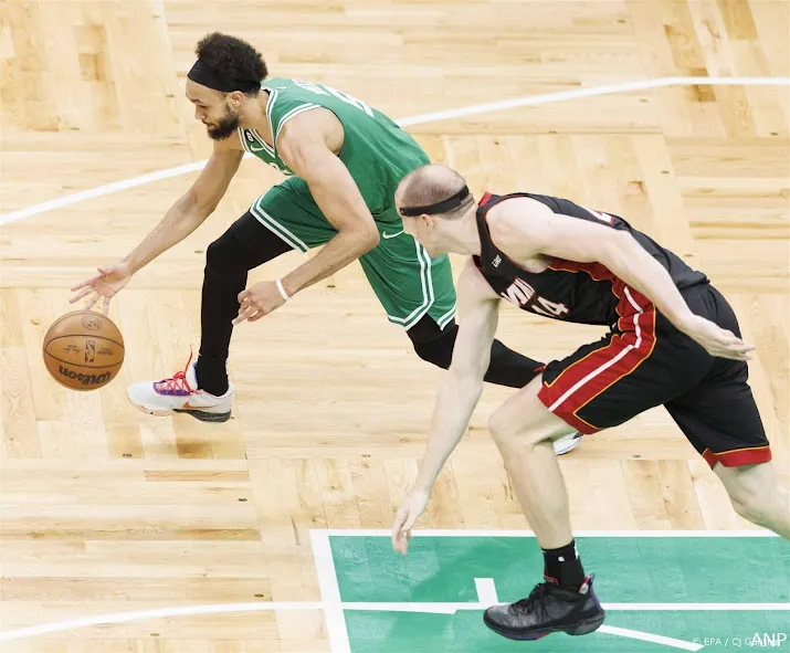 basketballers celtics brengen spanning verder terug