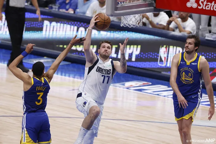 basketballers mavericks knokken zich terug in play offs nba