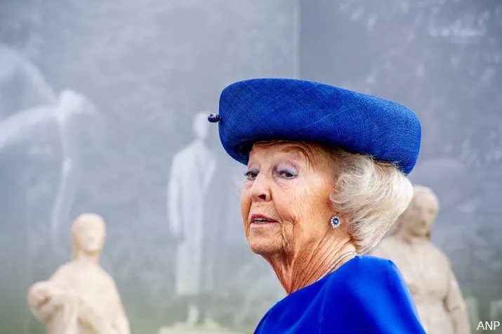 beatrix en mabel naar begrafenis annan