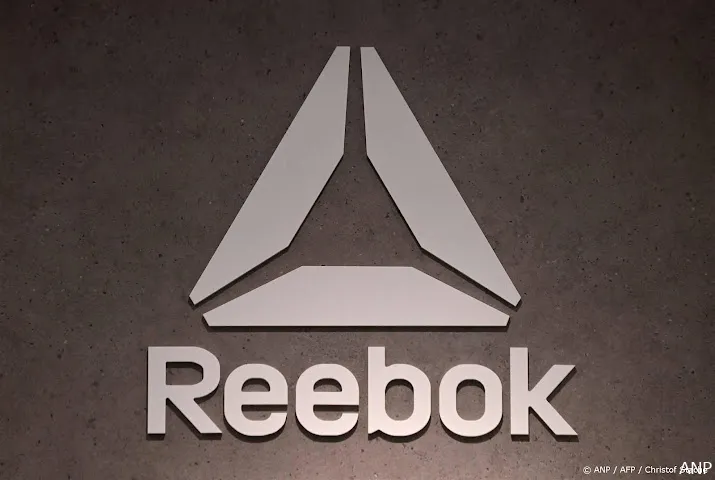 bedrijf achter reebok koopt ook sportkledingmerk champion