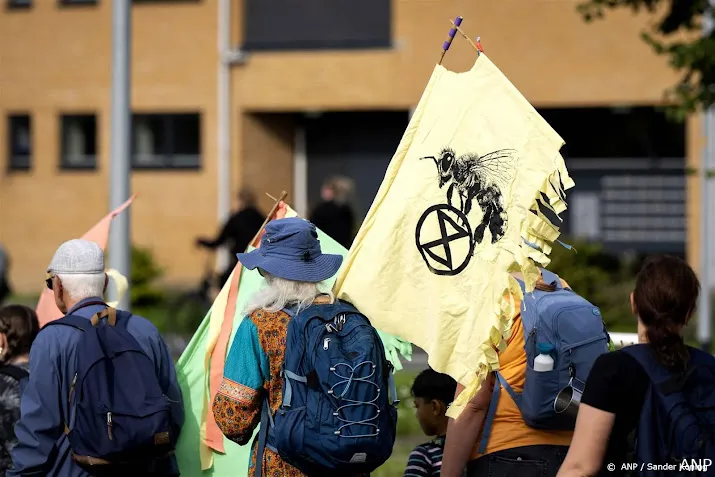 bezorgde christenen houden klimaatviering voor a12 protest