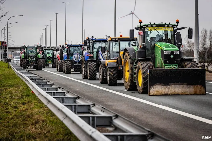 bij meerdere snelwegen boerenacties a7 bij purmerend dicht