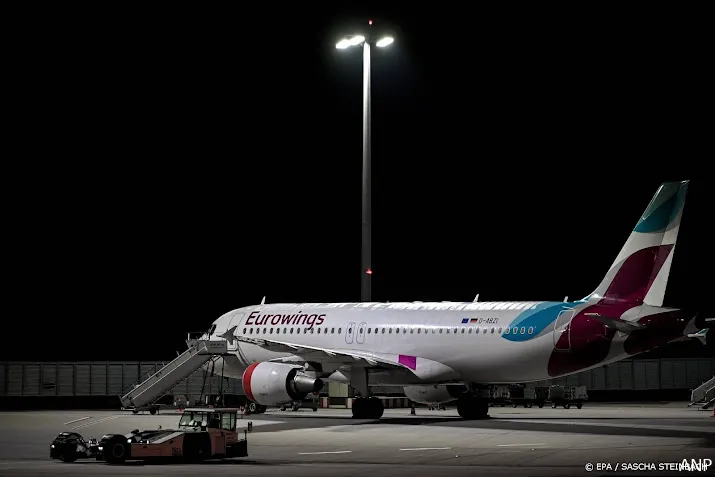 bijna de helft van vluchten eurowings geschrapt door staking