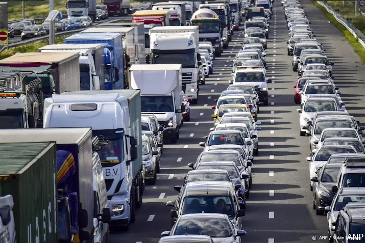 bijna helft truckers bij benelux controle op overtredingen betrapt