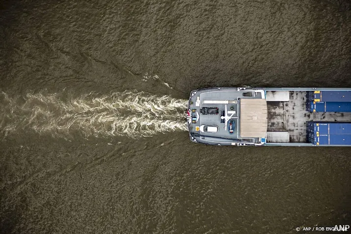 binnenvaart houdt dalende waterstand rijn goed in de gaten