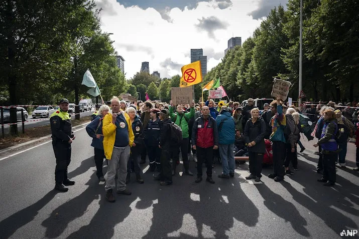 blokkade klimaatdemonstranten a12 weer beeindigd