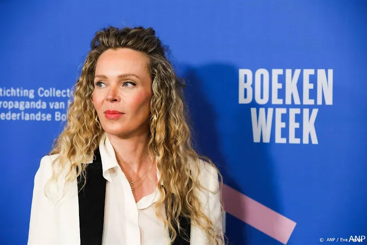 boek t hooge nest van roxane van iperen wordt theaterstuk